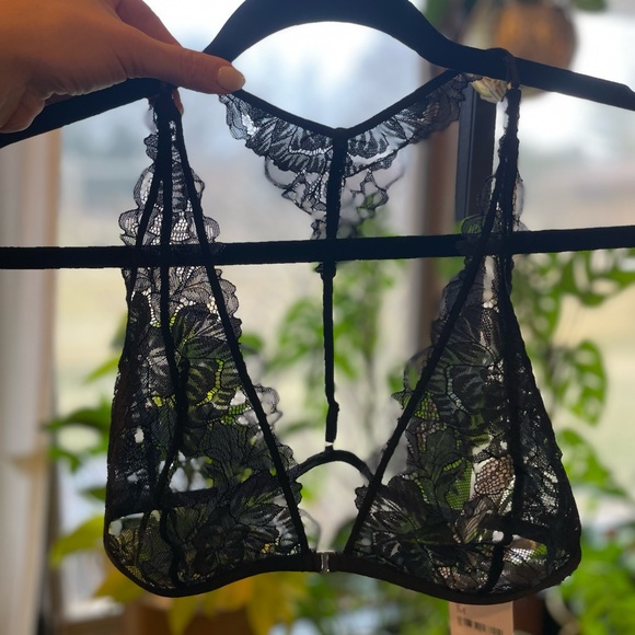Free people soft lace unlined bralette- Size M - Picture 3 of 4